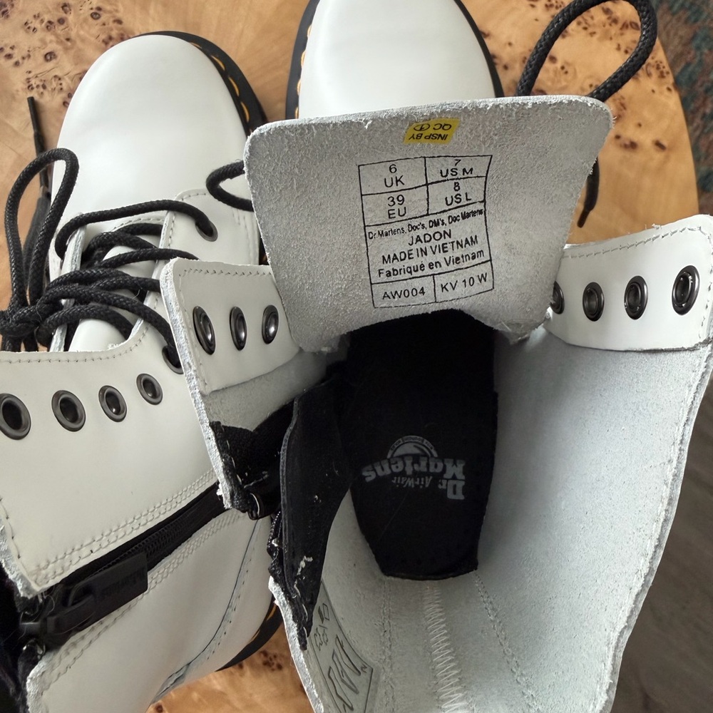 never worn Dr. Martens Air Wave White Platform Lace-Up Boots size 8 - Picture 2 of 6
